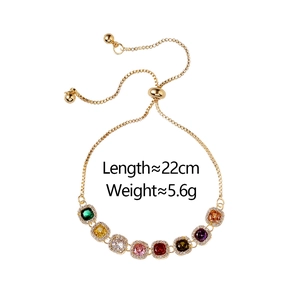 Détail du bracelet réglable en or avec pierres précieuses colorées et dimensions précises