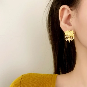 Artistic gold-plated irregular mesh earrings with micro-inlaid cubic zirconia on ear