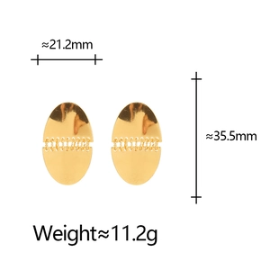 Minimalist gold oval splice earrings featuring chain detail with dimensions and weight