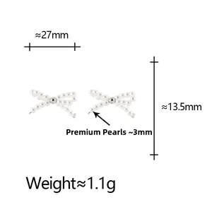Dettaglio degli orecchini a fiocco in perle da 3mm con indicazioni delle dimensioni