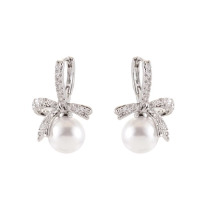 Boucles d'oreilles nœud en argent avec micro-pavé de zircones et perles blanches