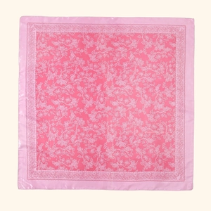 Rosafarbenes Satin-Halstuch mit Farbverlauf und eleganten weißen Blumenmustern