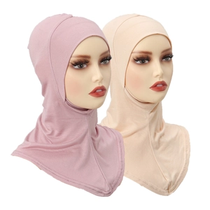 Detail of two-piece mercerized cotton hijab set in soft pink and beige colors