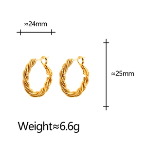 Créoles dorées torsadées avec texture tressée, taille 24mm et poids de 6,6g