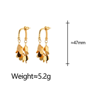 Boucles d'oreilles dorées en U avec pendentifs gouttes d'eau et mesures précises