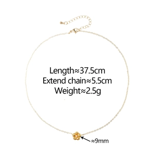 Spécifications de taille pour un collier fleur dorée avec chaîne de 37,5 cm de long
