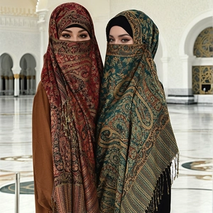 Detailed paisley jacquard pattern and fine tassel fringe on soft ethnic style pashmina
