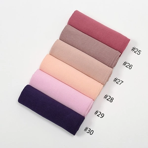 Flachbild von Kopftüchern mit Crinkle-Textur in den Farben Dunkellila, Rosa und Braun