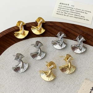 Boucles D'oreilles Puces Géométriques En Cuivre Vintage Texture Martelée Sertie De Zircon Et Künstliche Perle Style Rétro Français
