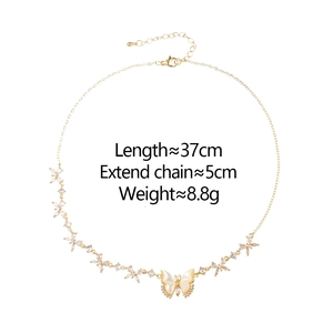 Détail du collier papillon montrant la longueur de 37cm et le poids de 8,8g