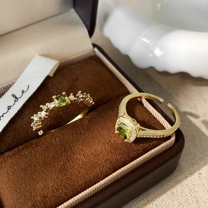Vintage 18K gold plated ring set with green square zircon in brown velvet box