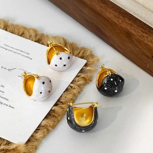 Polka Dot Creolen 18K Vergoldetes Kupfer Emaille Minimalistischer Schicker Schmuck Für Damen Retro Stil