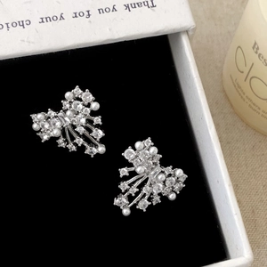 Orecchini A Lobo Con Fiocco A Farfalla E Fuochi D'Artificio Design Di Nicchia Rame Zirconia Perla Artificial Gioielli Da Donna