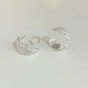 French style silver lace hollow C-shaped earrings with elegant mesh texture design