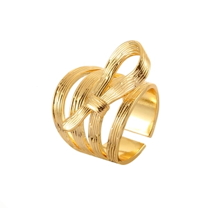 Bague nœud dorée luxueuse avec texture multicouche et anneau en métal ajustable