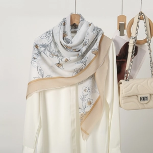 Französisch Elegantes Quadratisches Halstuch Wellenkante Blumendruck Damen Polyester Satin Großes Mode Halstuch Vielseitiges Kopftuch