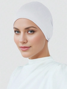 Front view detail of white breathable mercerized cotton inner hijab cap on model