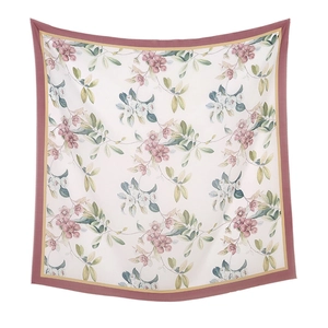 Flache Ansicht von floralem Seidenquadrattuch mit rosa Rand und Blättermuster