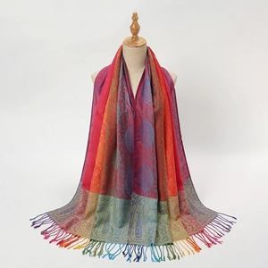 Sciarpa etnica sfumata con motivi mandala paisley e frange fatte a mano eleganti