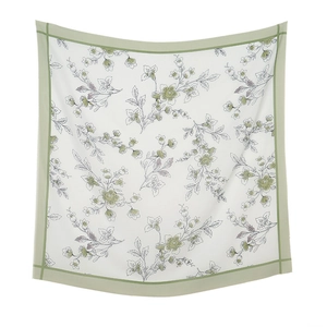 Detaillierte Textur des 110cm Seiden-Halstuchs mit grünem Blumenmuster und Laserdruck