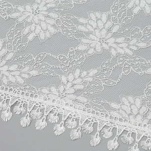 Voile de mariée en dentelle blanche avec broderie florale et bordure à franges