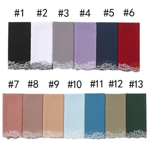 Matrix zeigt 13 Farben Chiffon-Hijabs mit eleganten weißen Häkelspitzen-Details am Rand