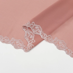 Damen Chiffon-Hidschab-Schal in Rosa mit weißem floralem Spitzenbesatz für den Sommer