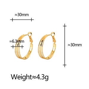 Créoles dorées triple couche effet matelassé avec diamètre 30mm et largeur 6,3mm