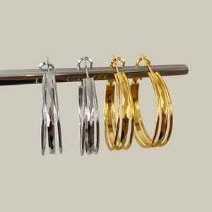 Boucles D'oreilles Créoles Multi Couches Cuivre Plaqué Or 18K Triple Boucle Géométrique Losange Texturé Minimaliste Chic Femmes