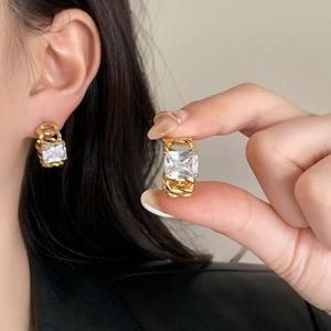 French vintage gold stud earrings with square zircon and chain texture border