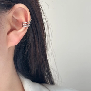 Three-layer silver ear cuff featuring sparkling cubic zirconia for non-pierced ears
