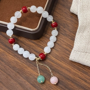 Retro Chinese Style Natural Stone Beaded Bracelet For Women White Red Agate Beads Gold Plated Alloy Tassel Pendant Jewelry