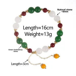 Dettaglio bracciale in calcedonia verde con catena di estensione dorata 16+3cm