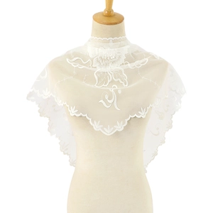 Châle élégant en dentelle blanche avec broderie florale et design à col montant classique