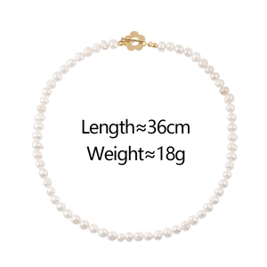 Collier de perles d'eau douce 36cm avec fermoir à bascule en fleur dorée élégant