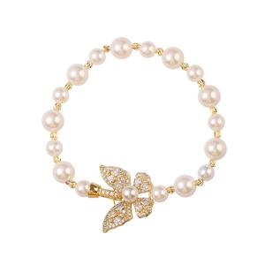Bracelet en perles élégant pour femme avec grand fermoir papillon en cristal doré