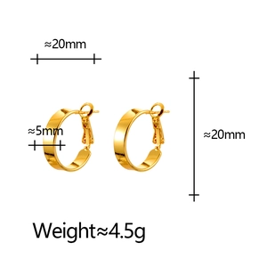 Golden minimalist hoop earrings with 20mm diameter and 5mm width in polished finish