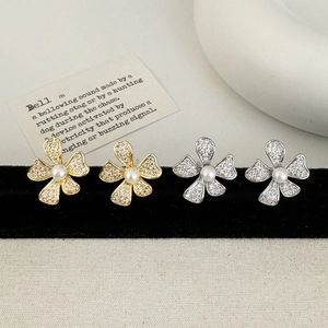 Boucles D'oreilles Fleurs Cuivre Zirconium Künstliche Perle De Coquillage Micro Incrusté Mode Française Bijoux Élégants Femmes