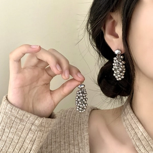 Boucles d'oreilles vintage françaises avec pampilles argentées au design élégant de grappe