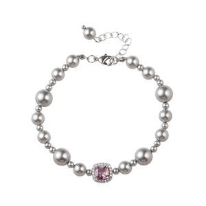 Bracelet élégant en perles grises avec gemme rose centrale et fermoir argenté réglable