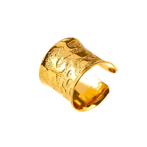 Anello aperto largo dorato con texture animalier e motivo leopardato dallo stile audace