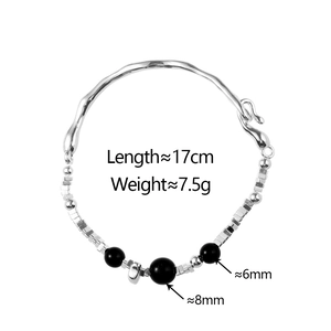 Elegante bracciale in metallo argento con perle nere e anelli ondulati, lunghezza 17cm