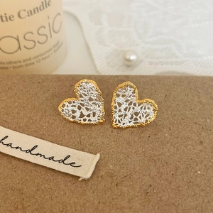 Fashion Elegant Copper Heart Stud Earrings With Hollow Out Lace Texture Two Tone Design For Women Retro Style