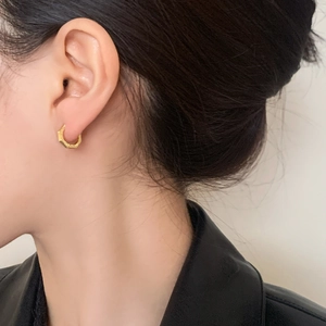 Chic 18K gold hexagonal hoop earrings with hammered texture worn by a model