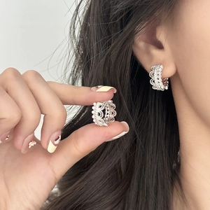 French lace style silver C-shape earrings with white pearls for a luxury vintage look