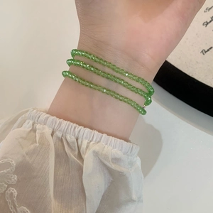 Bracelet triple rang perles de cristal vert pour femme avec design rétro élégant