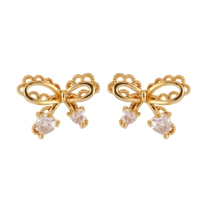 Orecchini a perno con fiocco dorato stile vintage e ciondoli a cuore in zircone