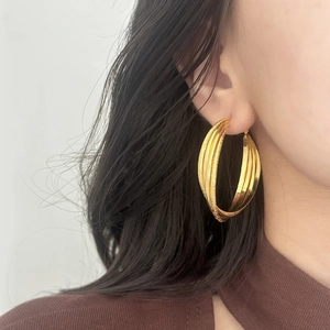 Chic multi-layered golden hoop earrings with polished and frosted mobius ring design