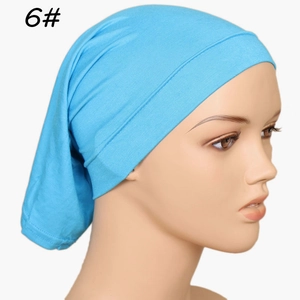 Dettaglio del sottovelo elastico in cotone azzurro con cuciture di alta qualità