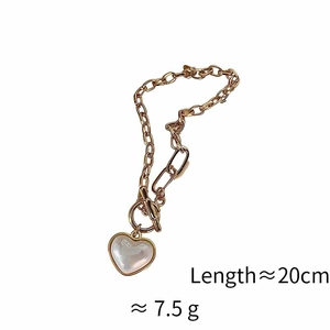 Detail view of heart pendant gold chain bracelet with OT toggle clasp, 20cm and 7.5g